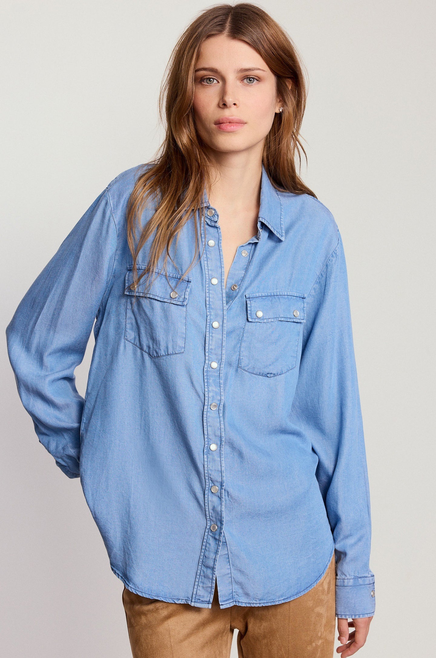 The Denim Shirt Pearl Snaps / M The Denim Shirt Pearl Snaps / M